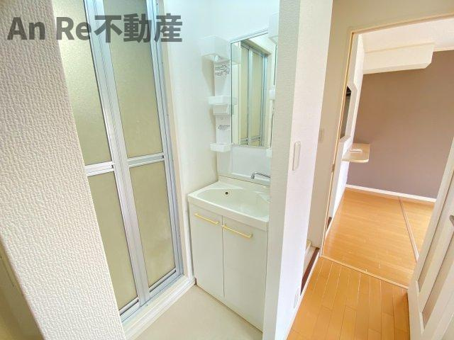 川口市戸塚東３丁目の賃貸マンションの洗面所