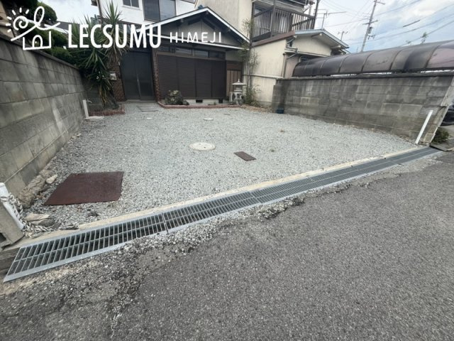 姫路市町坪/中古戸建の駐車場