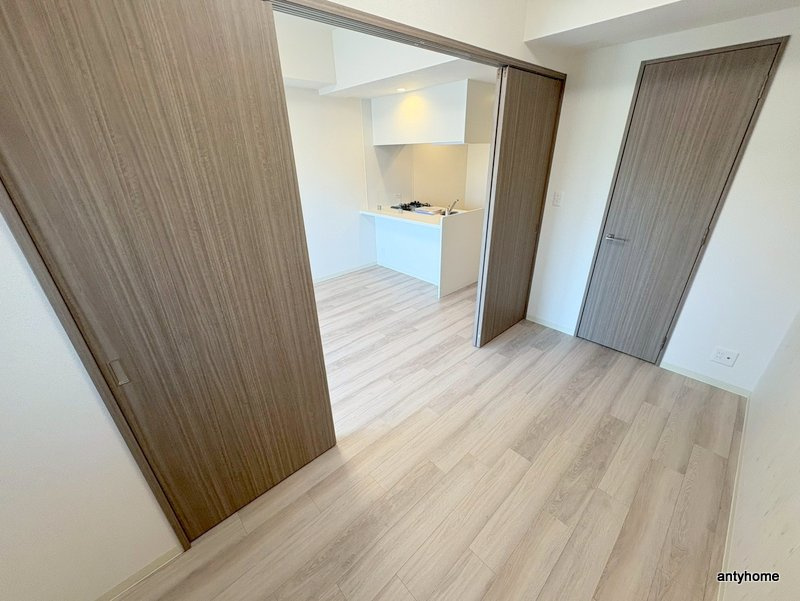 プレサンス　ＤＯＭＥＣＩＴＹ　コレーレ　仲介手数料無料の洋室