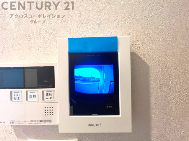 訪問者が来たときにテレビ画面で確認できるため、安心してドアを開けられます。録画機能があるものもあり、留守中に来訪者を記録しておくことができます。利便性が高く、セキュリティ面でも安心です。