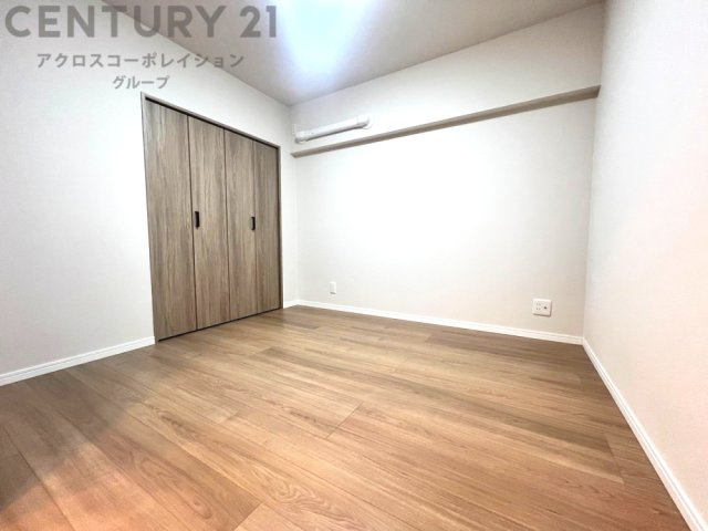 子供部屋…創造性や成長を促す遊びの空間を提供。学習や趣味に集中できる環境を整えます。個別のプライベートスペースは自己表現と自立心を育み、心地よい睡眠環境を整えリラックスできる場所を提供。