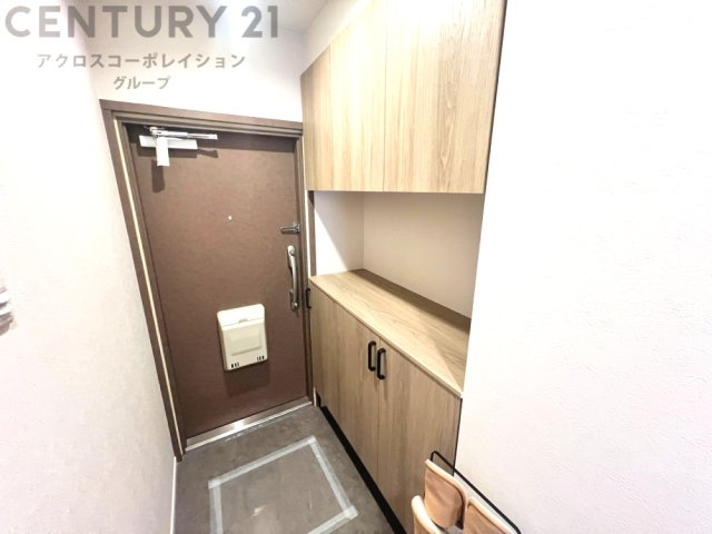 大きな玄関収納付きの玄関です　家族皆様の履物をしっかり収納できます

