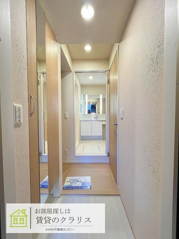 D-ROOM西大路九条の玄関