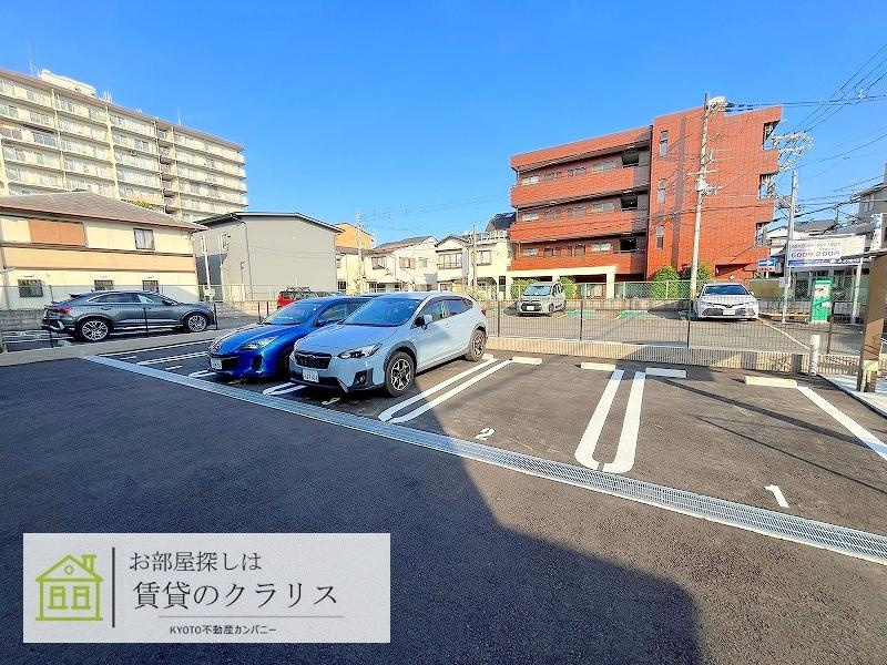 D-ROOM西大路九条の駐車場