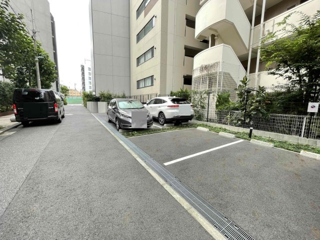 ピアース渋谷WESTの駐車場