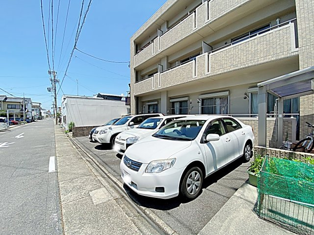 Ｃｈｅｒｒｙ　Ｓｕｉｔｅの駐車場