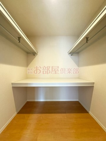 ヴィルヌーブ諏訪野A棟の収納|ちょっとした収納スペースも充実しています