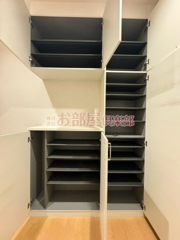 ヴィルヌーブ諏訪野A棟の収納|小物を収納するのに便利です