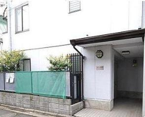 クローネ北沢 のエントランス
