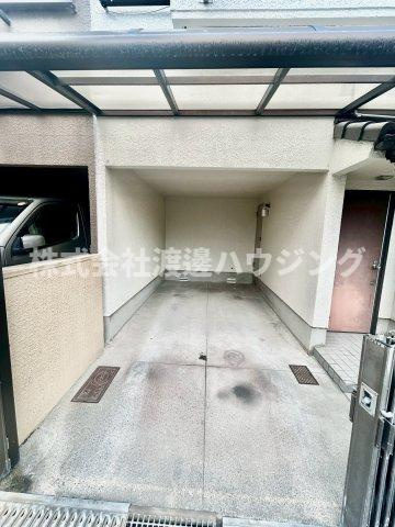 高殿６丁目テラスハウスの駐車場