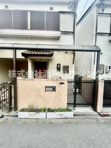 高殿６丁目テラスハウスのエントランス