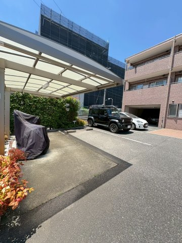 エルフォンテⅡの駐車場