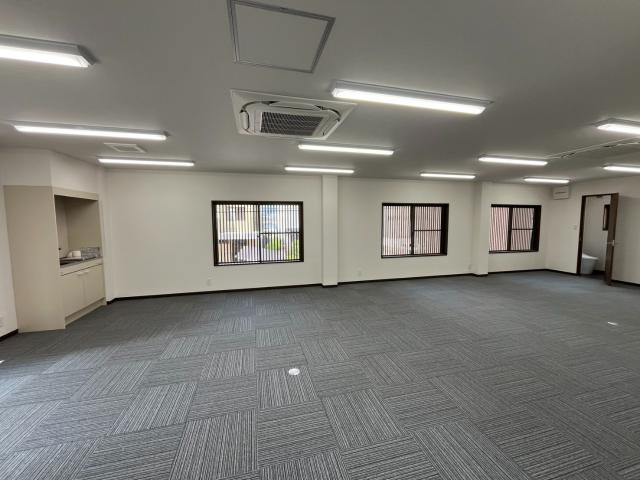 草津市西大路町の店舗事務所の内装
