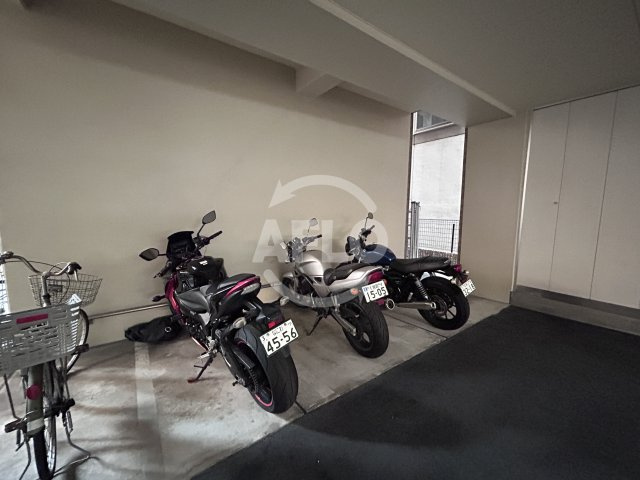 イー・バイ・ユー新大阪の設備|EbyU新大阪　バイク置き場