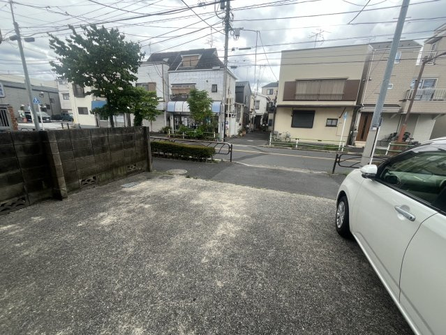 奥戸１丁目倉庫・事務所の駐車場