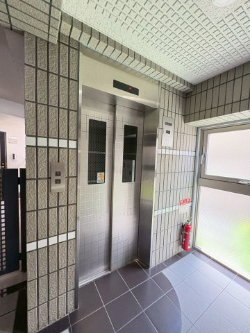 ロータリー宝塚南口の外観
