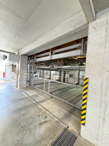 ロータリー宝塚南口の駐車場