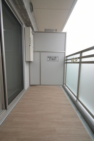 大阪市港区磯路３丁目の賃貸マンションのバルコニー