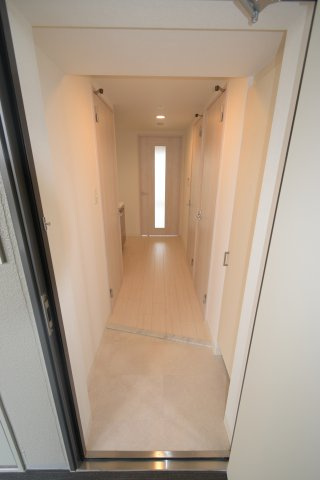 大阪市港区磯路３丁目の賃貸マンションの玄関