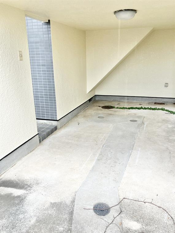あたご戸建の駐車場