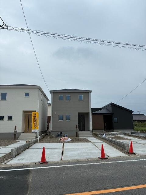 新築戸建て・仲介手数料無料）江南市小杁町・2号棟の前面道路含む現地写真