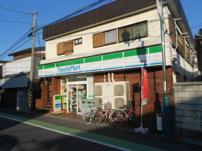 ファミリーマート 上野芝店まで550ｍ