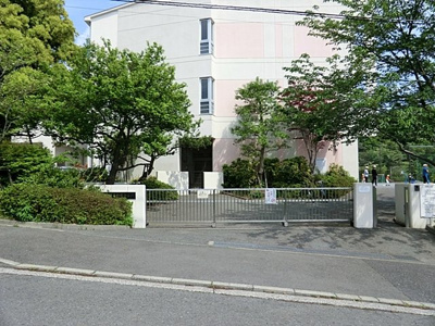 能見台南小学校まで500ｍ