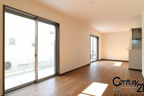 リナージュ小泉町 ／新築一戸建の内観：施工例|■家計と環境に優しい！一部窓には断熱性・保温性に優れたペアガラスを使用しています！■
