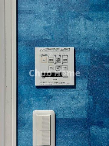 ダイアパレス北綾瀬3の冷暖房・空調設備|【浴室乾燥機】暖房・冷風・換気・乾燥が可能です。毎日を快適に過ごせるうれしい機能が揃っています。雨の日の洗濯物も安心です。