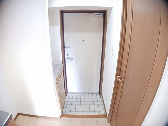アゲート　白壁の玄関