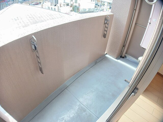 アゲート　白壁のバルコニー