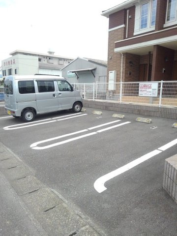 アル・グランツⅠの駐車場