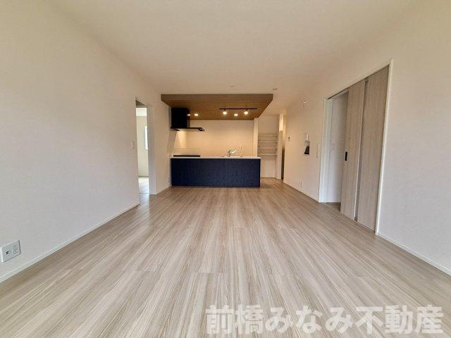 【新築平屋】前橋市下石倉町　限定１棟　リナージュ　新築建売の居間・リビング|ゆったりとしたリビングです