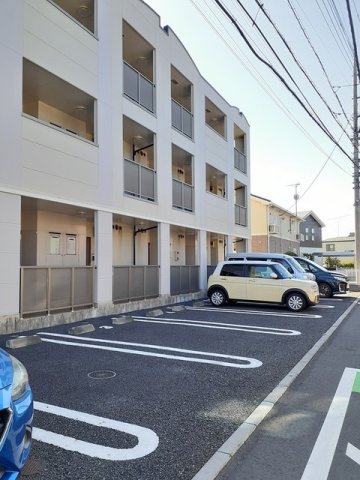 オーブソレイユの駐車場