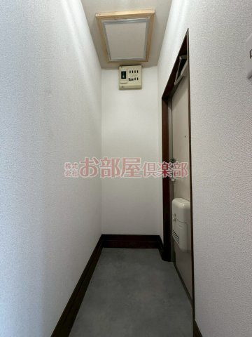 タプロコート参番館の玄関|収納もある玄関です