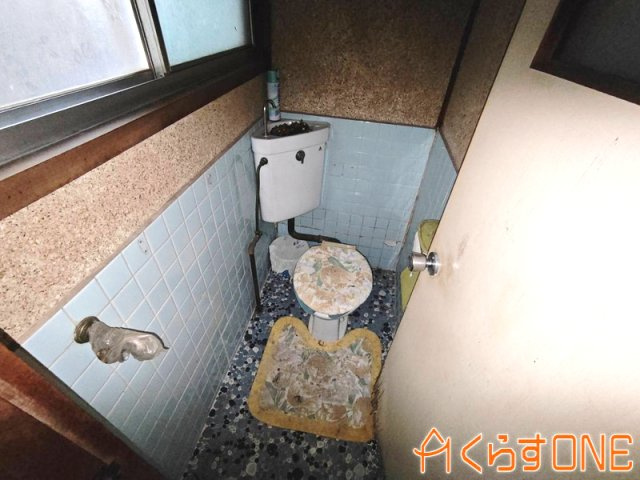 【トイレ】 | 小道の先にある物入豊富な中古戸建／姫路市網干区興浜