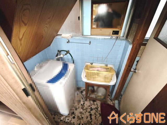 【洗面所】 | 小道の先にある物入豊富な中古戸建／姫路市網干区興浜