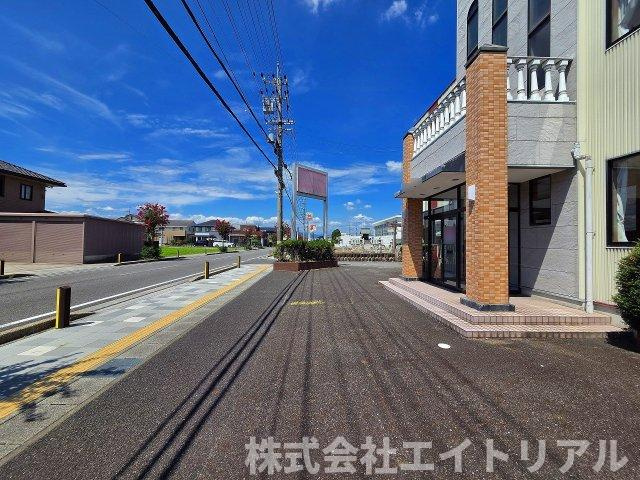 本巣郡北方町芝原中町3丁目　貸店舗の駐車場