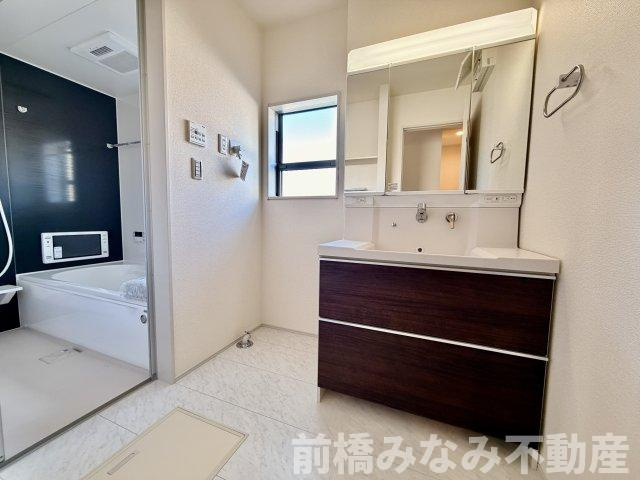 【新築】前橋市富士見町時沢第3　９号棟(全１１棟)　クリエートの家　新築建売分譲の独立洗面台|独立洗面台、小物を置くことができて便利です