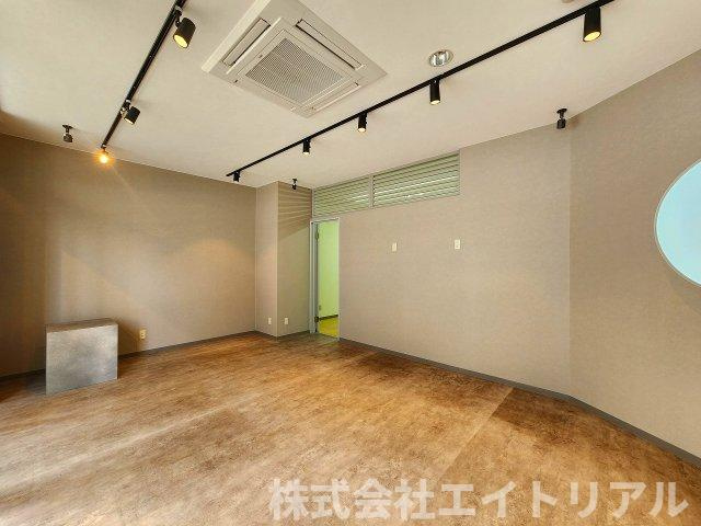西町マルタビルの内装