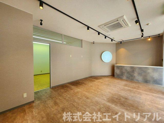 西町マルタビルの内装