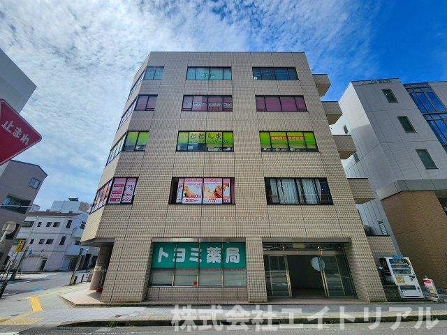 西町マルタビルの外観