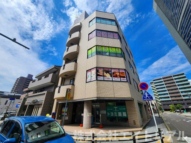 西町マルタビルの外観