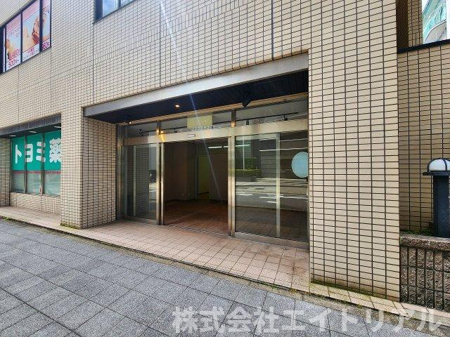 西町マルタビルの外観