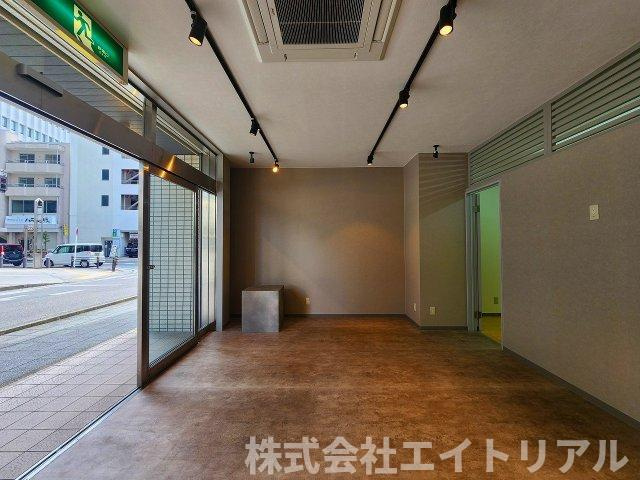 西町マルタビルの内装