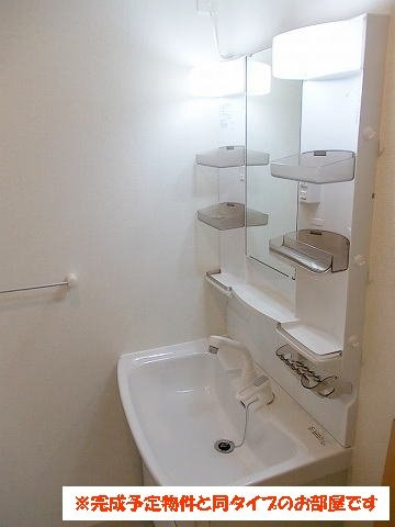 ノイカルムＤの洗面所|ゆったりとスペースのある洗面所