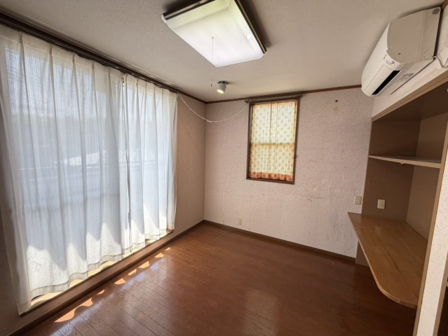 山田町塙沢戸建の洋室