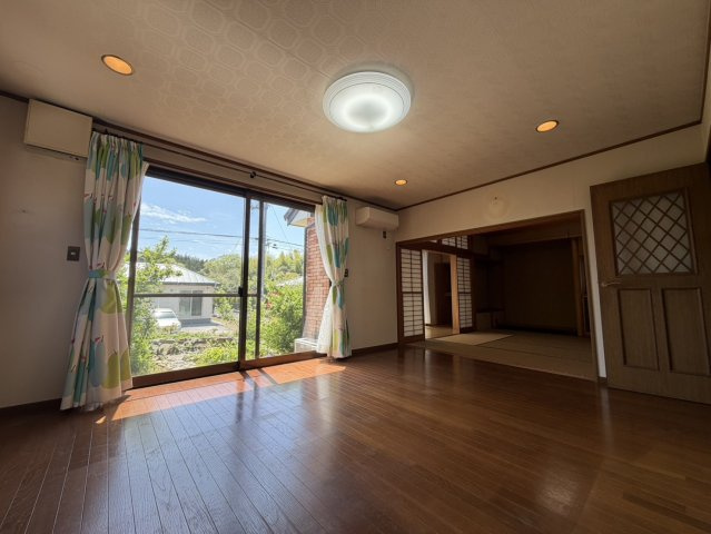 山田町塙沢戸建の居間・リビング