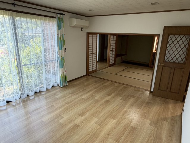 山田町塙沢戸建の居間・リビング