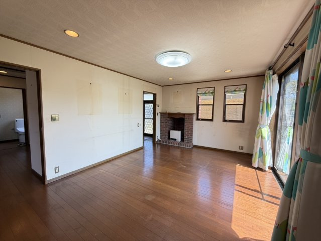 山田町塙沢戸建の居間・リビング